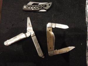 lot 199 image: 3 blade Solngen mult tool , 2 BLADE KNIFE &  BLACK SINGLE BLADE