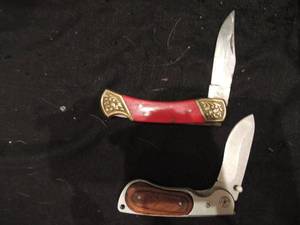 lot 200 image: 2 BEAUTIFUL KNIVES  - Red  & Brown HANDLES