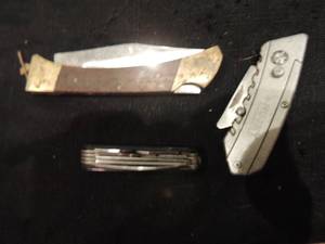 lot 203 image: SINGLE BLADE KNIFE (BRN) Multi tool, &  Box cutter