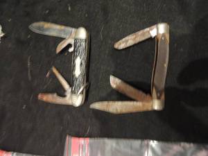 lot 207 image: Camillus 4 blade  and OLD TIMER 3 BLADE