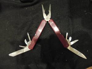 lot 209 image: MULTI TOOL IN CASE