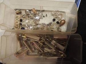 lot 222 image: jewlery making pins