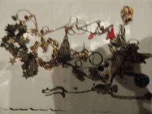 lot 225 image: potpourri of jewlery pieces ready for crafting
