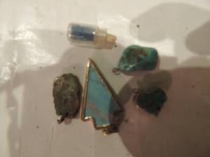 lot 223 image: 5 turquoise pieces for jewlery creations