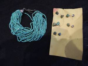 lot 187 image: turquoise seed bead necklace and stone earrings