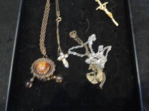 lot 98 image: 5 necklaces, one cross  necklace and one crucifix