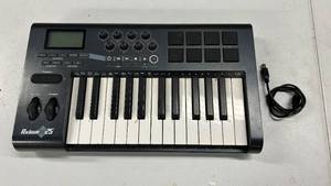 lot 44 image: M-Audio Axiom 25 Midi Keyboard w USB Cable