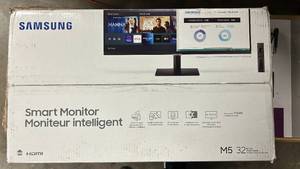 lot 52 image: Samsung 32 M5 Smart Monitor w TV Apps
