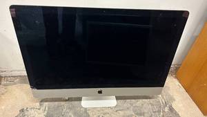 lot 54 image: Apple 32 Computer (Non working)