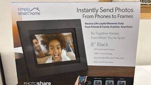 lot 68 image: Simply Smart Home 8 Black Touchscreen Picture Frame