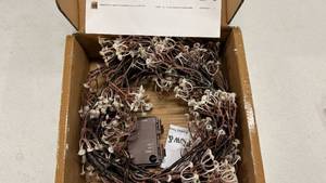 lot 217 image: Babys Breath Garland w Timer