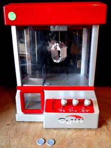 lot 7 image: Bundaloo Claw Machine Arcade Game with Sound, Cool Fun Mini Candy Grabber Prize Dispenser - TESTEDWORKS