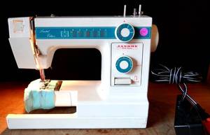 lot 14 image: New HomeJanome Model 108 Limited Edition Sewing Machine wPedal - TESTEDWORKS $$$