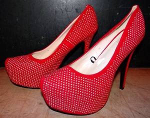 lot 29 image: WOMENS UNSensored TALL STUDDED PUMPS - SIZE 11