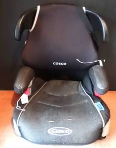 lot 39 image: LOT OF 2 - CHILD BOOSTER SEATS