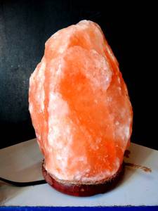 lot 62 image: AWESOME Natural Himalayan Pink Salt Lamp, 7-9 lbs - APPROX 9 Tall