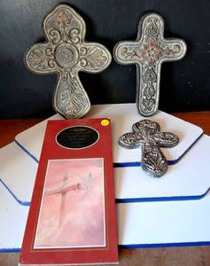lot 63 image: UNIQUE LOT OF RELIGIOUS THEMED CROSSES AND MOTIVATION DISPLAY