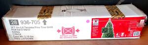 lot 73 image: 3 FOOT NON LIT CHRISTMAS TREE IN BOX - USED