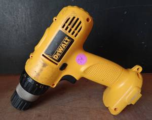 lot 74 image: Dewalt DW927 18v 38 Cordless Drill Driver - BASE ONLY