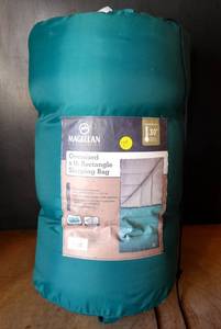 lot 79 image: MAGELLAN OVERSIZED 4 Lb. SLEEPING BAG RATED TO 30 DEGREES
