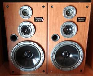 lot 88 image: BIG $ LOT - Technics SB - CR77 200 Watt Vintage 3 - Way Floor Speakers
