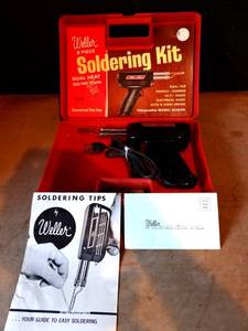 lot 150 image: VINTAGE WELLER DELUXE SOLDERING IRON WITH ORIGINAL CASE AND MANUAL