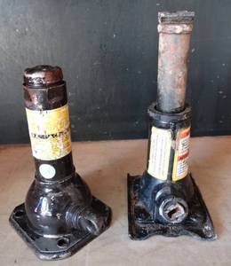 lot 158 image: AUTO JACK STANDS AS SHOWN