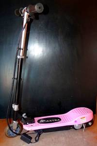lot 176 image: MAXTRA Electric Scooter for Kids Ages 6-12, 60 Mins Long Battery Life, Foldable  Adjustable Handlebar Height $$$