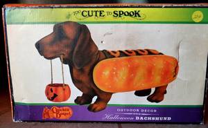 lot 204 image: CRACKLE BARREL TOO CUTE TO SPOOK CERAMIC DISPLAY IN ORIG BOX
