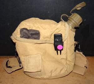 lot 237 image: CLASSIC CAMPING CANTEEN WITH COVER & STRAP