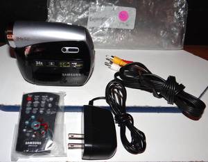 lot 251 image: Samsung Sc-Dx103 Digital Dvd Camcorder Camera W Remote & Charger