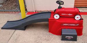 lot 262 image: CLASSIC RADIO FLYER RED RIDE ON BICYCLE SCOOTER RARE MODEL 500 USA Made Toddlers Toy - $$$