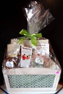 lot 267 image: DRIED FRUIT GIFT BASKET wCALORIE GUIDE