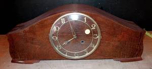 lot 276 image: VINTAGE MANTLE CLOCK WITH AMAZING SOUNDING CHIME (NO KEY)