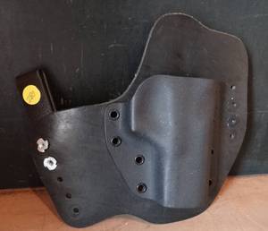 lot 280 image: GLOCK 19 PISTOL HOLSTER