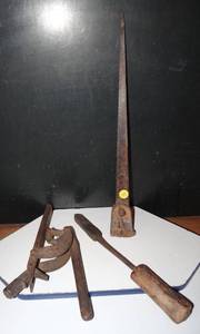 lot 293 image: ASSORTMENT OF ANTIQUE TOOLS AS SHOWN