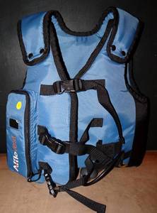 lot 4 image: ULTRA HIGH $ MEDICAL - Afflovest Oscillation Vest System wRemote & Battery
