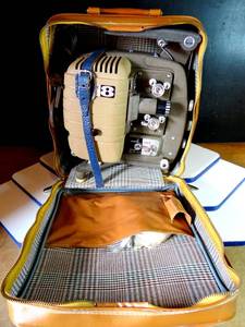 lot 365 image: RARE VINTAGE SEKONIC 8 PROJECTOR IN ORIGINAL STORAGE BAG
