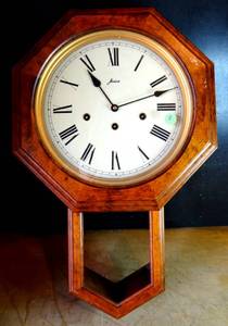 lot 372 image: LOVELY HAID CHIME WALL CLOCK WITH KEY