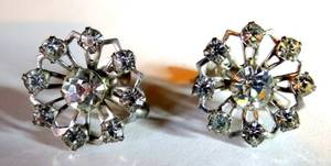 lot 414 image: PRETTY EARRINGS AS SHOWN