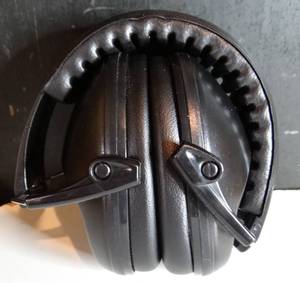 lot 419 image: VANDERFIELDS EAR PROTECTION HEADMUFFS - EX COND