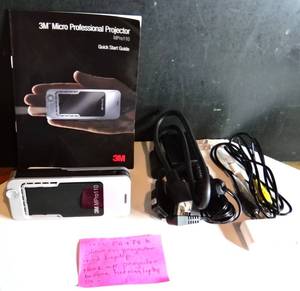 lot 424 image: 3M MPRO110 MICRO PROFESSIONAL PROJECTOR