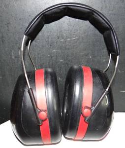 lot 428 image: 3M Optime 105 Cap-Mounted Earmuffs