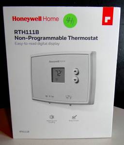 lot 441 image: Honeywell Horizontal Digital Non-Programmable Thermostat RTH111B - OPEN BOX