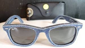 lot 445 image: STYLISH DENIM STYLE RAYBAN WAYFARER FRAMED SUNGLASSES WCASE