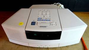 lot 448 image: BOSE WAVE RADIO SYSTEM WITH Bose AWACCQ Wave Radio CD Pedestal Platinum White  - TESTEDWORKS GREAT $$$
