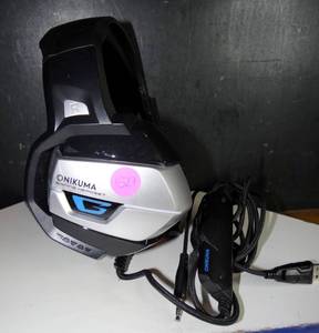 lot 527 image: ONIKUMA GAMING HEADSET wMIC
