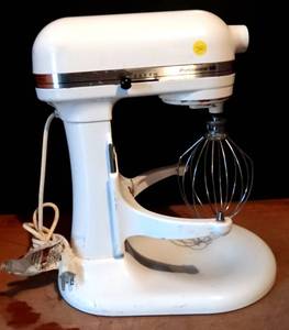 lot 340 image: KitchenAid Pro HD Series 5-Quart Bowl-Lift Stand Mixer - TESTEDWORKS