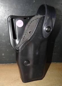 lot 347 image: SAFARILAND GLOCK 19 HOLSTER