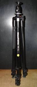 lot 557 image: Manfrotto MT290XTA3US 290 Xtra Aluminum Tripod $$$
